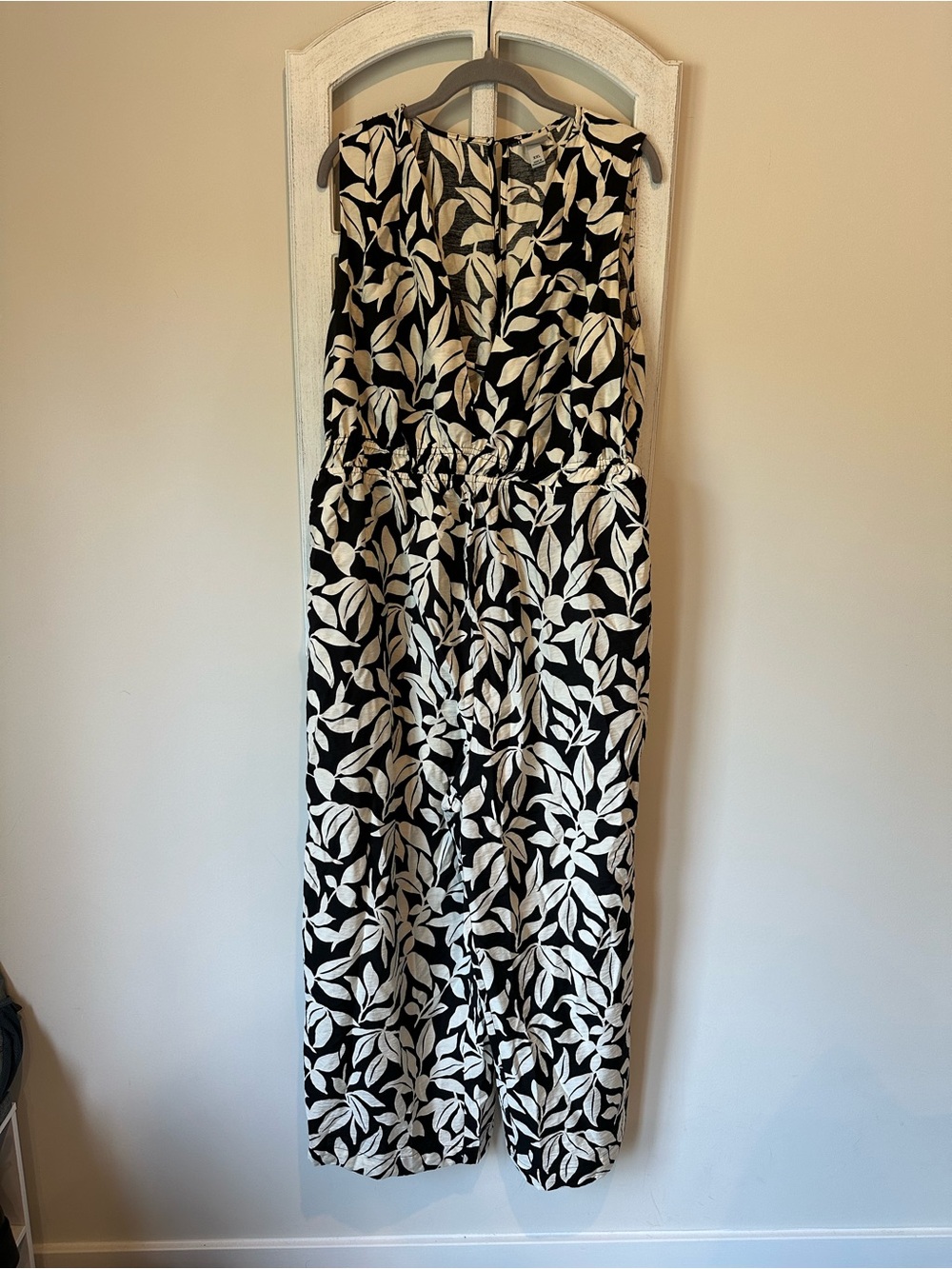 a new day Black & White Leaf-Print Sleeveless Jumpsuit